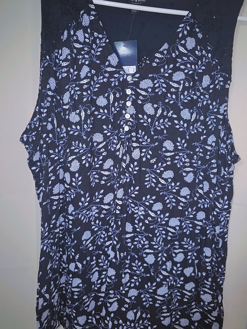 Lucky Brand Black Sleeveless Floral Button-Front Camisole
